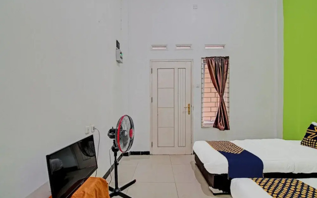 SPOT ON 92255 Lucky Guesthouse