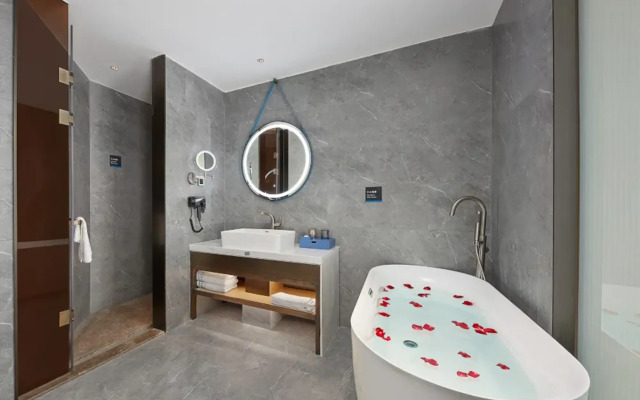 Funyard Select Hotel (Guangzhou Baiyun Airport Renhe Subway Station)