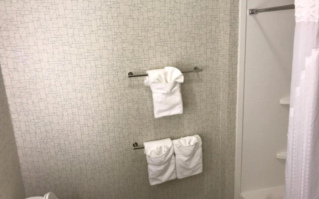 Holiday Inn Express & Suites Pittsburgh - Monroeville by IHG