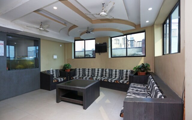 OYO 28314 Hotel Larica