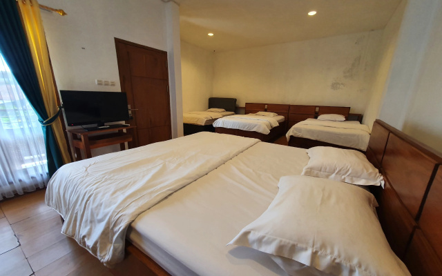 Rumah Eyang Tardjo Syariah – Guest Rooms – Sukoharjo