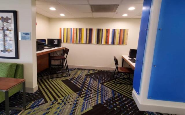 Holiday Inn Express And Suites Arlington North - Stadium Area, an IHG Hotel