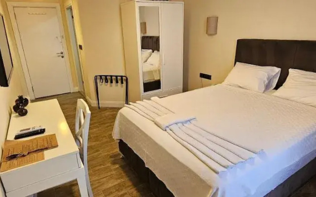 Li̇mi̇s Otel