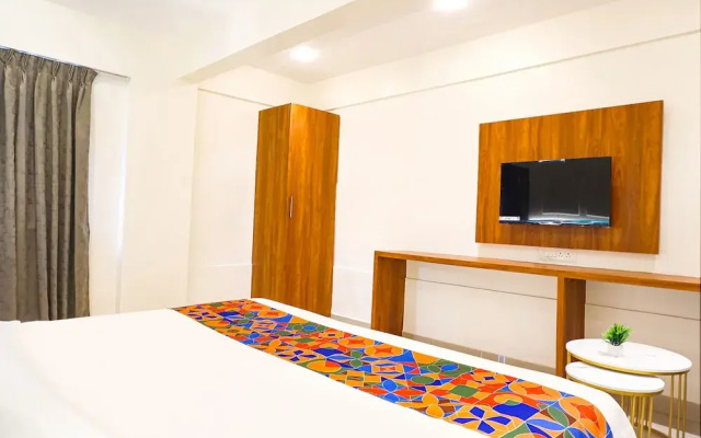 Fabhotel Majestic Inn