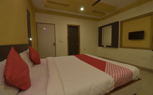 OYO 23516 Hotel Laxmi