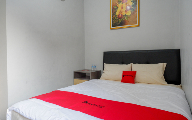 RedDoorz near Jalan Adi Sucipto Solo