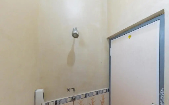 RedDoorz near Pantai Ujung Genteng