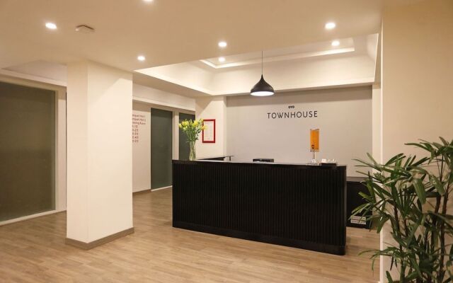 OYO Townhouse 028 Corporate Suite