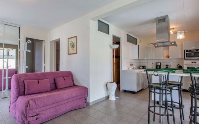 Les Bai?nes (VIB220)