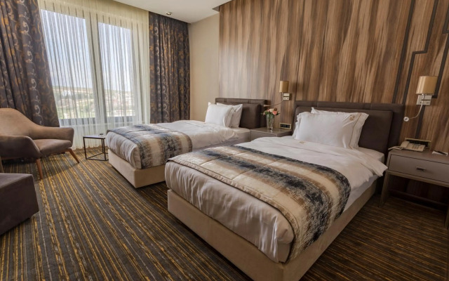 Shimall Hotel