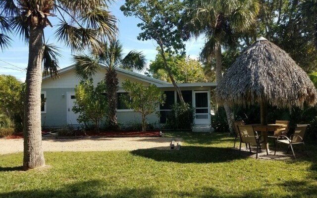 Driftwood #4 - Dog Friendly! Nightly Stays Allowed! 2 Bedroom Cottage