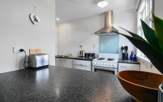 Bliss on Barratt - Blenheim Holiday Home