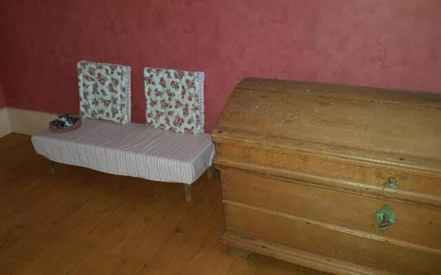 Château de Bussolles & 2 gîtes