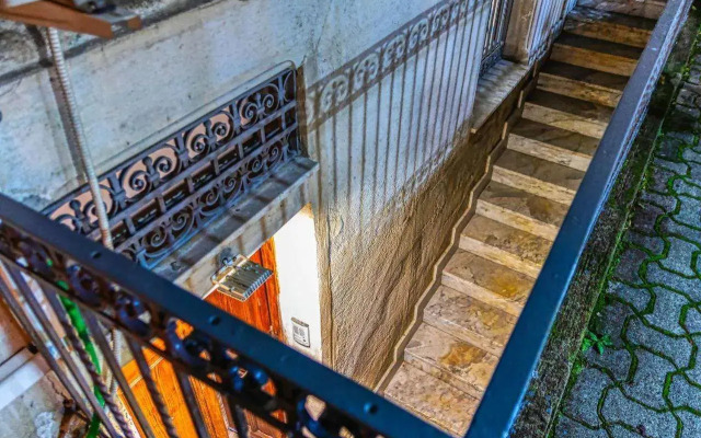 Tribunale Basement Apartment
