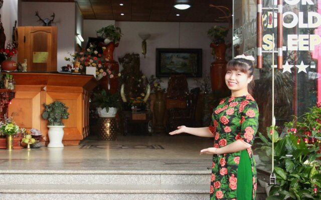 Gold Night Hotel