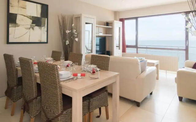 Posh Apartment With Racecourse View