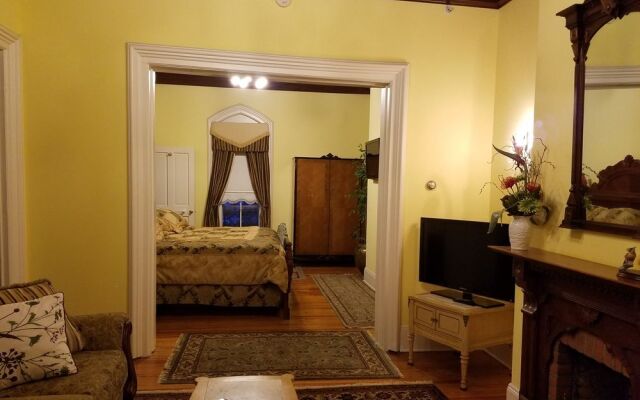 The Carriage House Inn