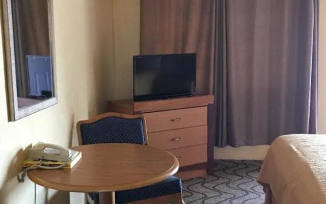 Sky Ranch Inn
