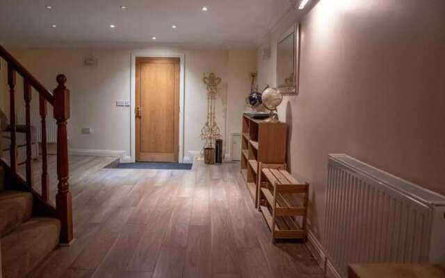 3-bed Apartment 5 Mins Walk to Boscombe Beach