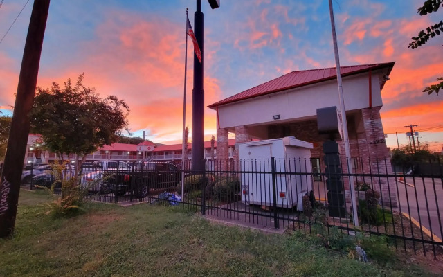 Econo Lodge Inn & Suites Downtown San Antonio