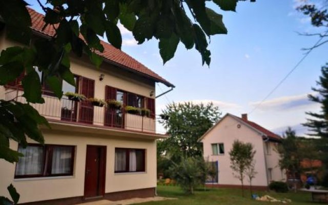 Apartments Čelopek