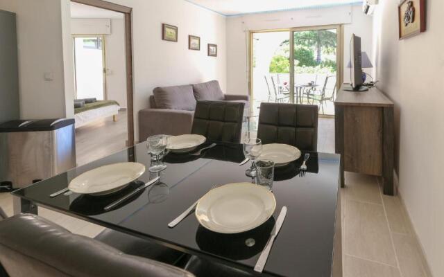 AC Appartment with terrace parking and pool- BENAKEY