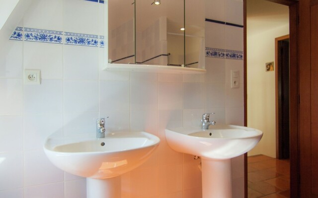 Exquisite Holiday Home in Issac With Swimming Pool