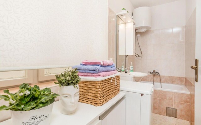 Nice Home in Povljana With Wifi and 2 Bedrooms