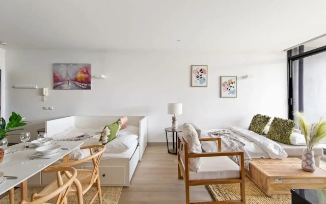 A Lux 2BR Apt Next to Melbourne Uni, Free Parking – Guest Rooms – Melbourne