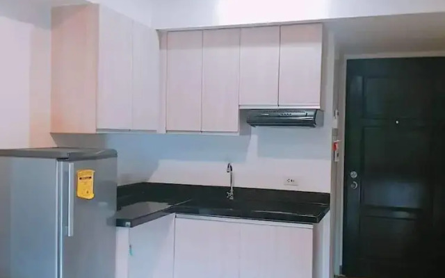 21 Flr Highrise And Seaview Near Ayala