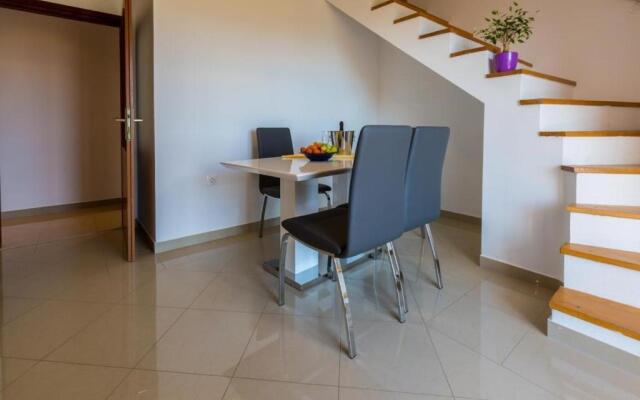Apartment in Selce 39197