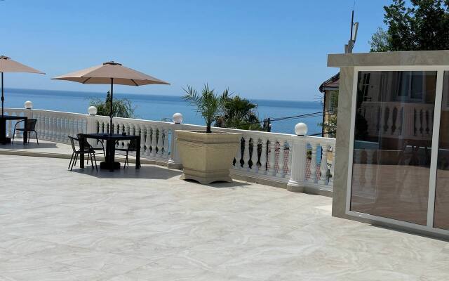 Ani Loo Hotel