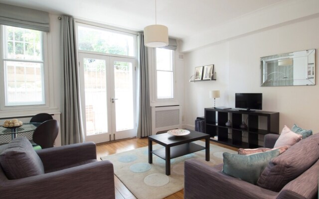 1 Bedroom Flat In Vibrant Earls Court