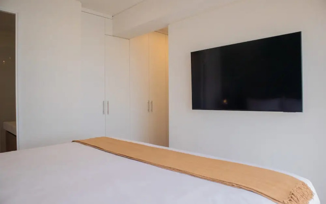 w Beautiful 3BR w Balcony in San Isidro