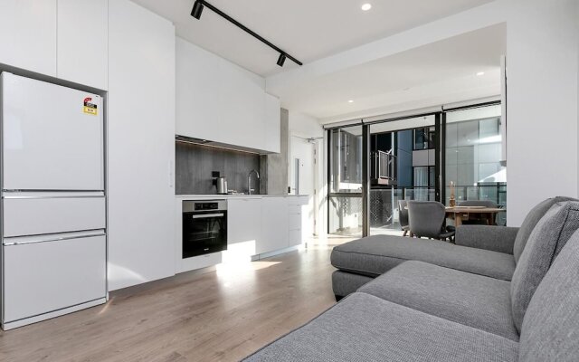 QV Modern New Apt near Viaduct with WiFi - 931