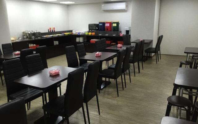 Good Life Hotel
