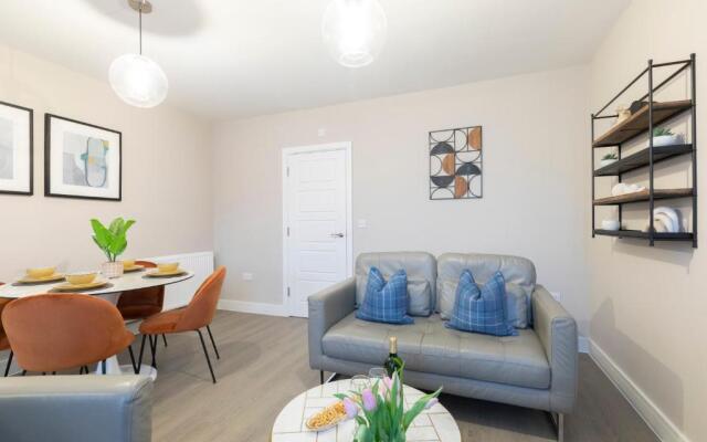 Elliot Oliver - Chic 2 Bedroom Town Centre Apartment