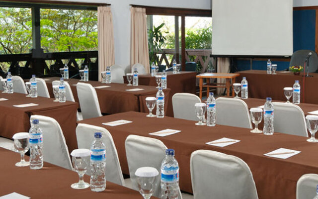 Grand Whiz Hotel Trawas