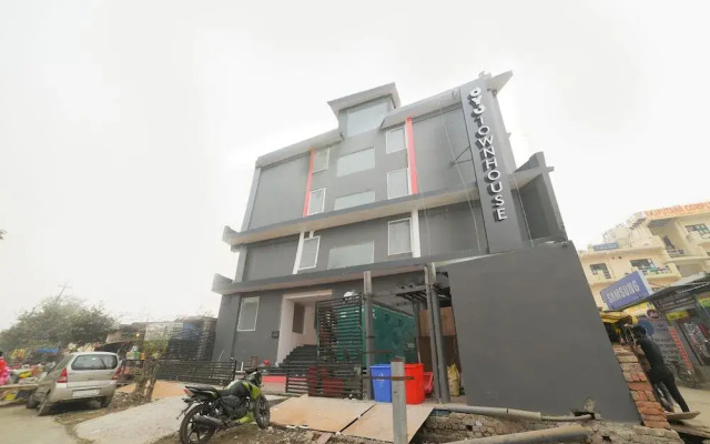 Oyo Townhouse 38136 Shivalik Mercantile Co-Operative Bank
