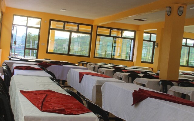 Bunyonyi Safaris Resort