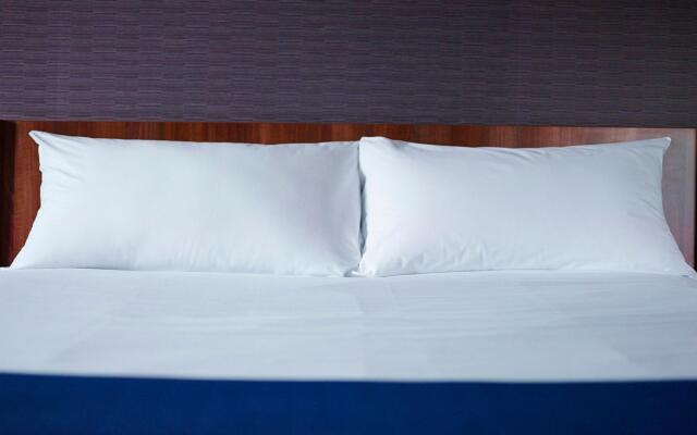 Holiday Inn Express London - Newbury Park
