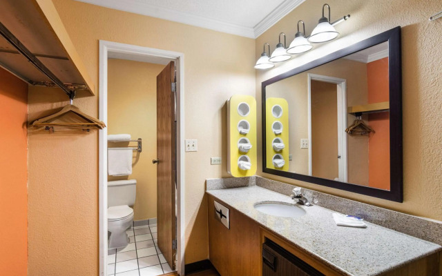 Motel 6 Libertyville, IL