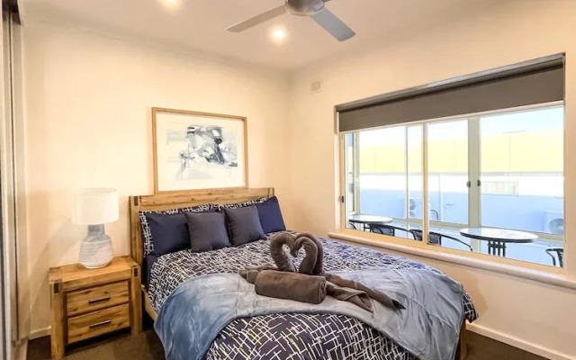 Unwind Esplanade Beach Escape no 10