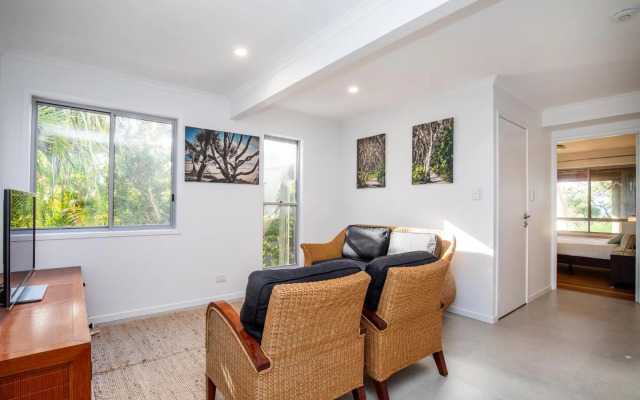 Surf Gums + Sleeps 8 + Pet Friendly + Ocean Views