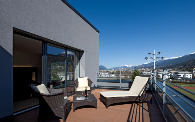 Penz Hotel West