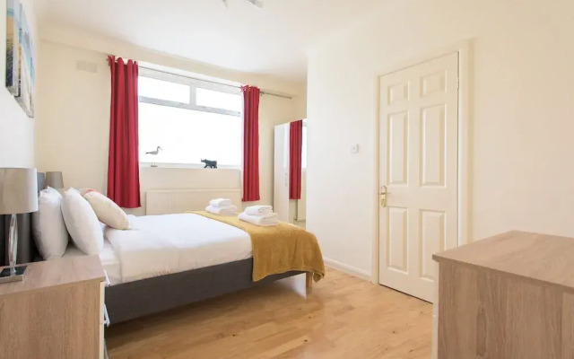 Platinum Apartment Mornington Crescent 9986