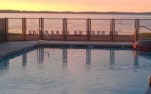 Cherry Tree Inn & Suites