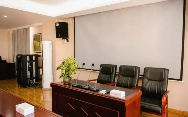 Lancang Chashan Spring Rain Hotel