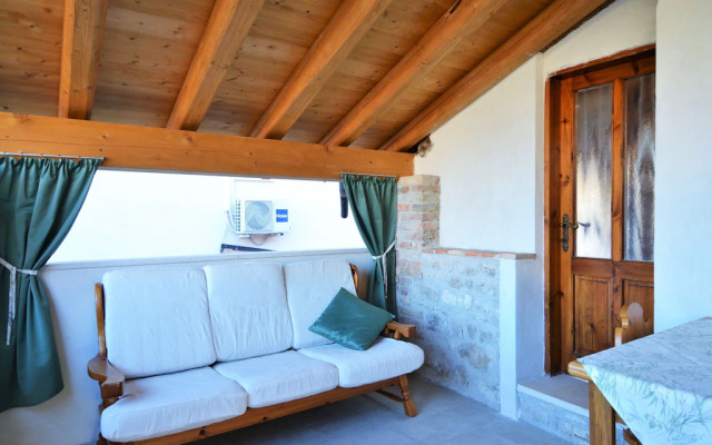 Stellar Apartment in Miane With Shared Swimming Pool