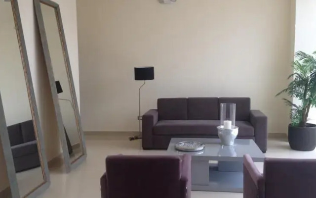 City Luxury Suites 604